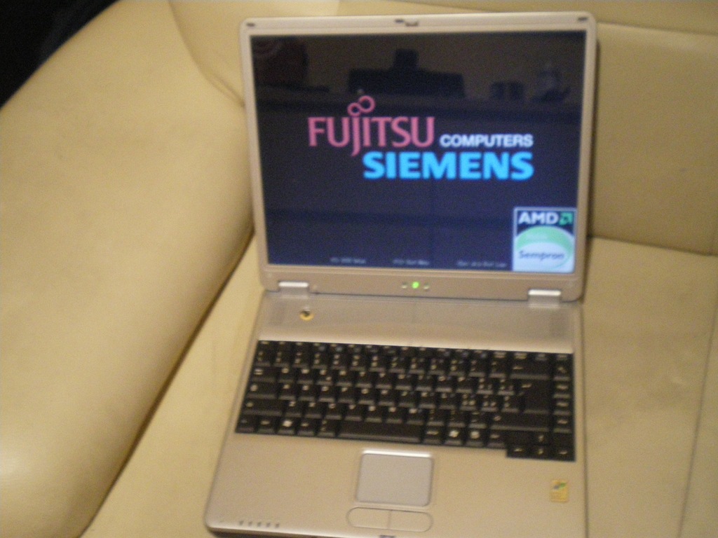 Laptop Fujitsu Siemens Amilo K7610GW matryca ok