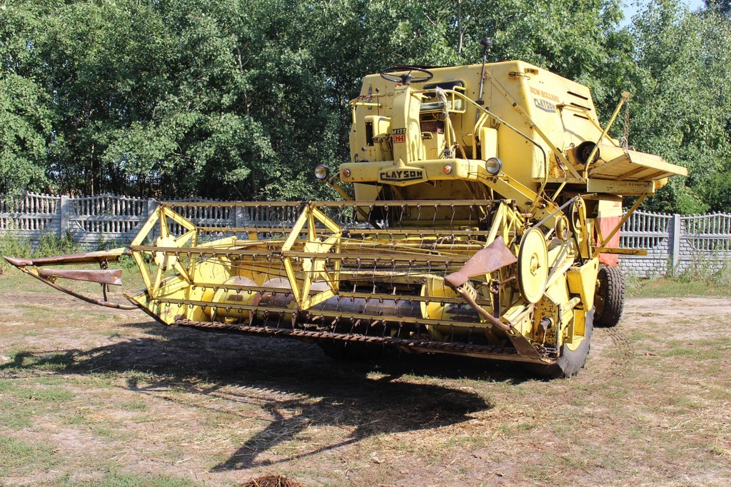 KOMBAJN ZBOŻOWY NEW HOLLAND M135