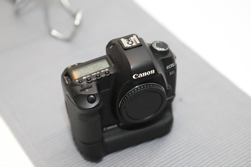 Canon 5D Mark II  + Grip BG-E6 przebieg