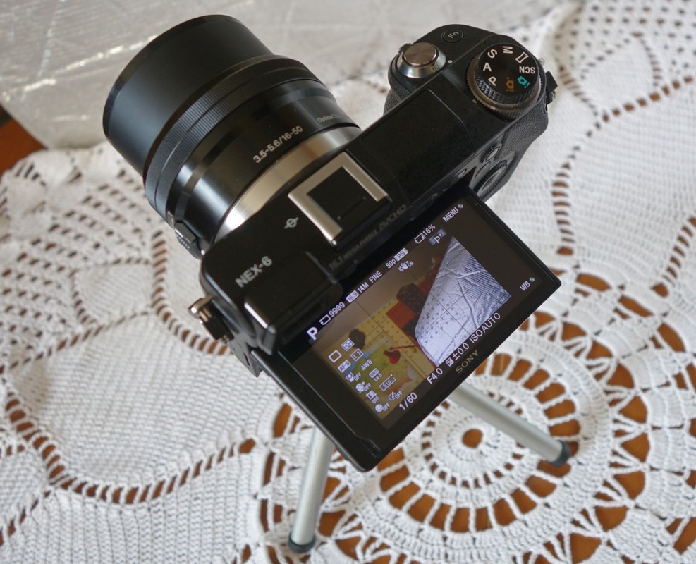 Sony NEX-6 + obiektyw Sony 16-50 mm - BDB.
