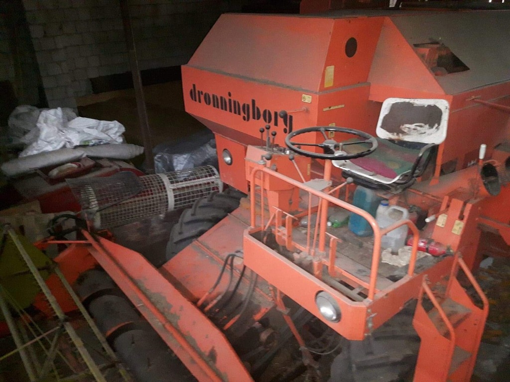 Kombajn zbożowy Dronningborg D1200