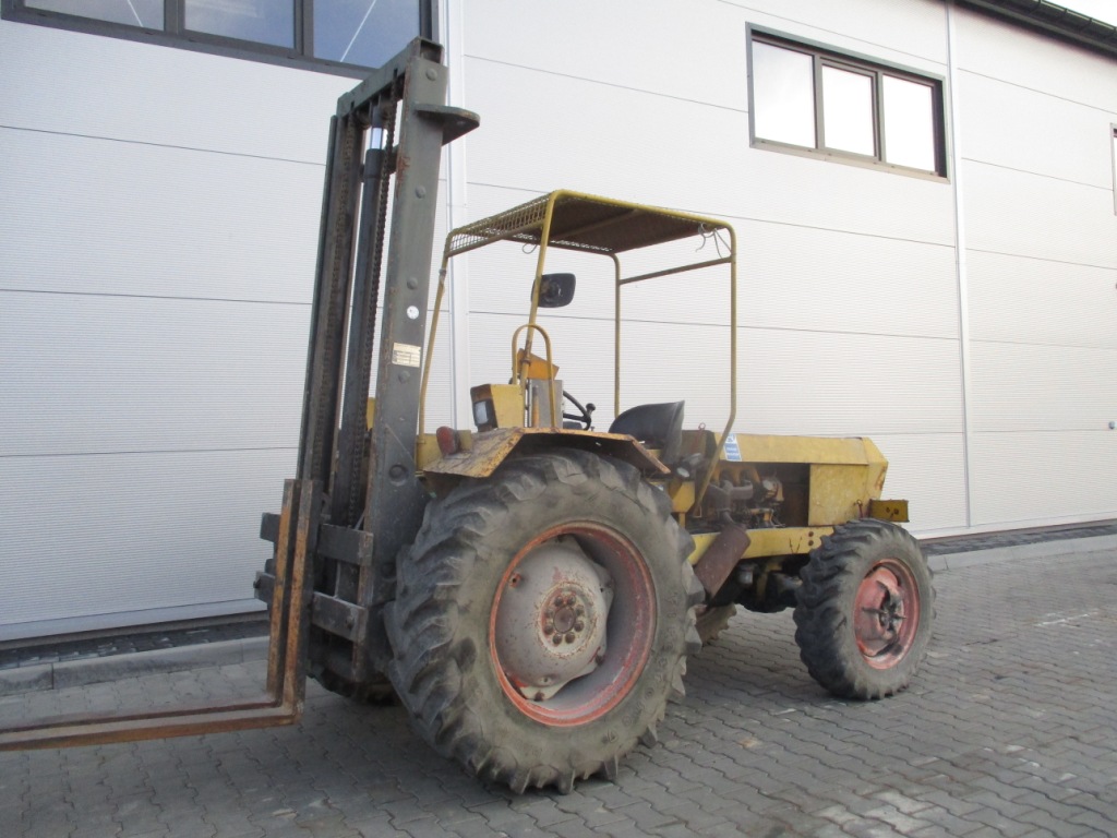 WÓZEK WIDŁOWY TERENOWY OMFORT 2,5 TONY DIESEL 4X4