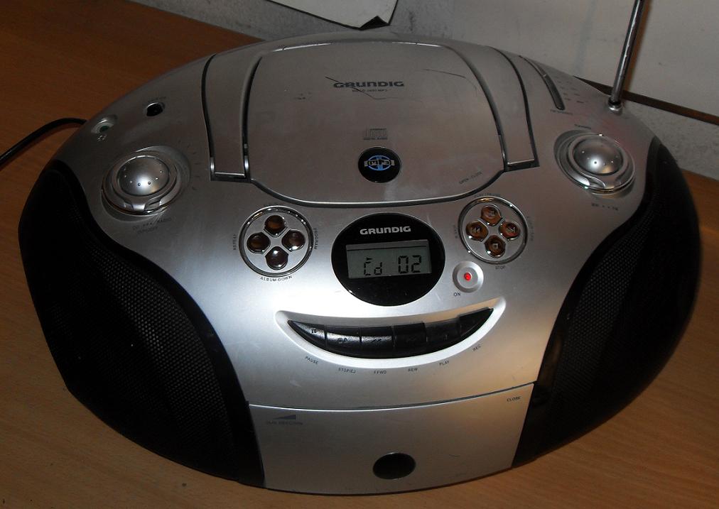 BOOMBOX GRUNDIG  RRCD-3400 MP3 CD + KASETA + RADIO