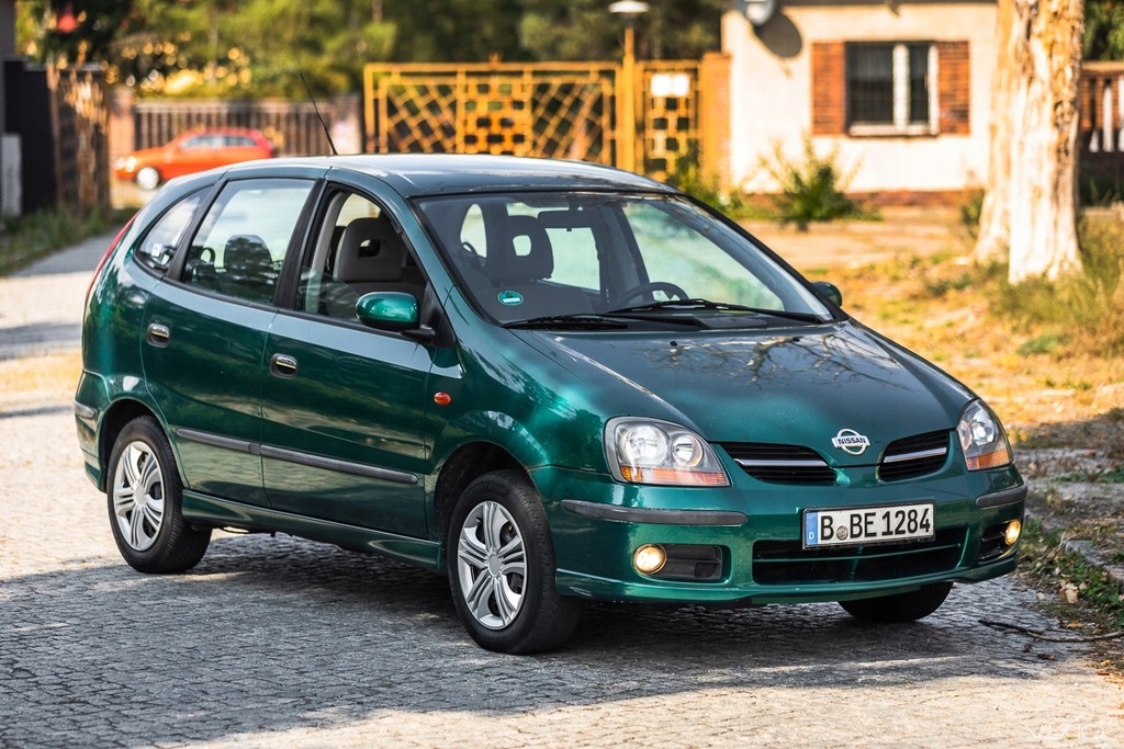 Nissan almera tino 2001