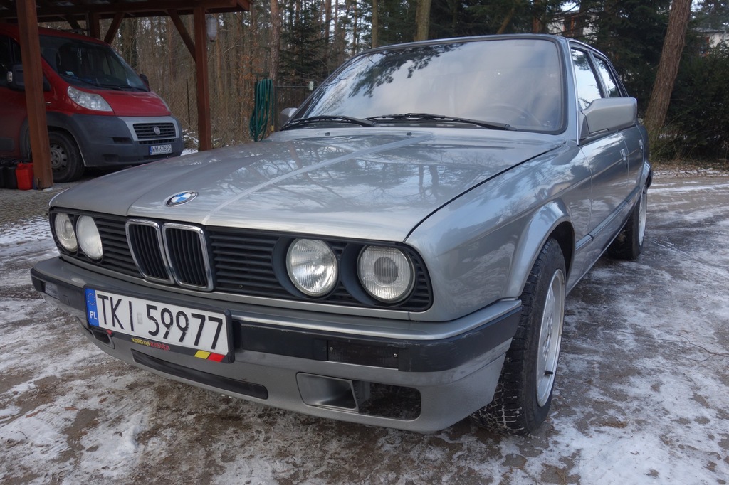 BMW Seria 3 E30