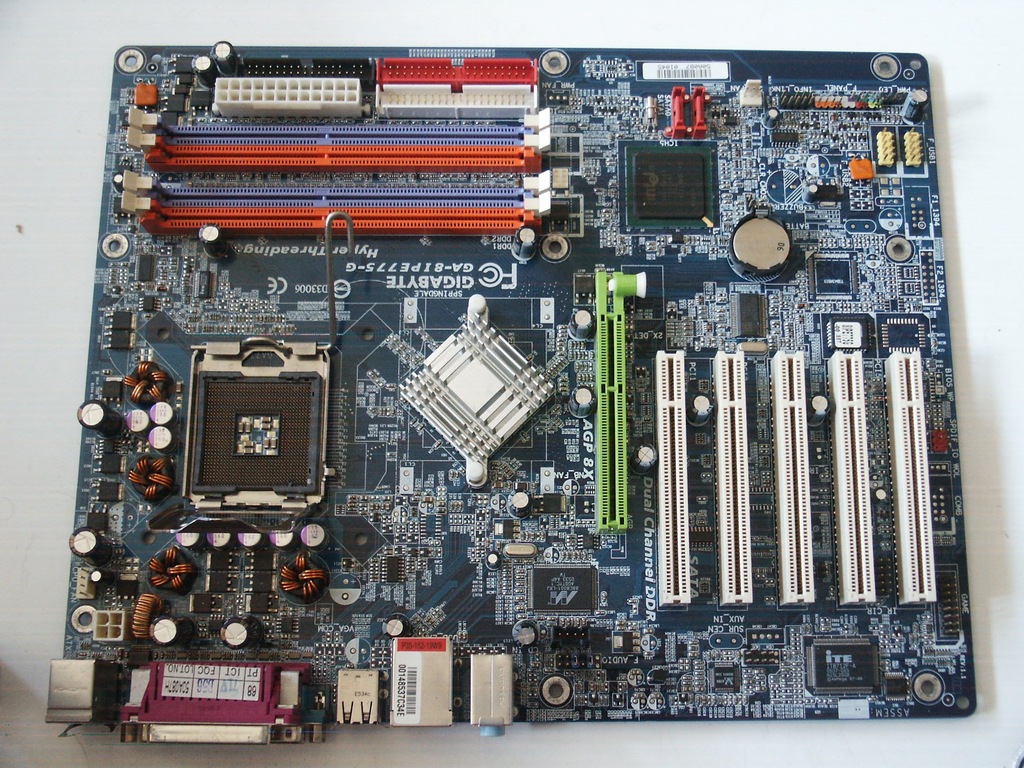 Płyta Główna Gigabyte GA-8IPE775-G LGA775/DDR/AGP