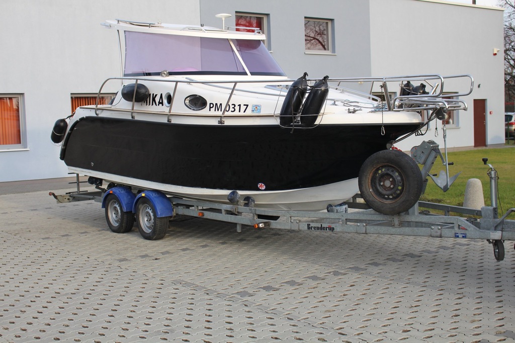Jacht motorowy typu DELFIN 650 + przyczepa w cenie