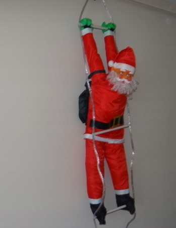 Mikołaj wchodzący po świecącej drabinie LED 240 cm