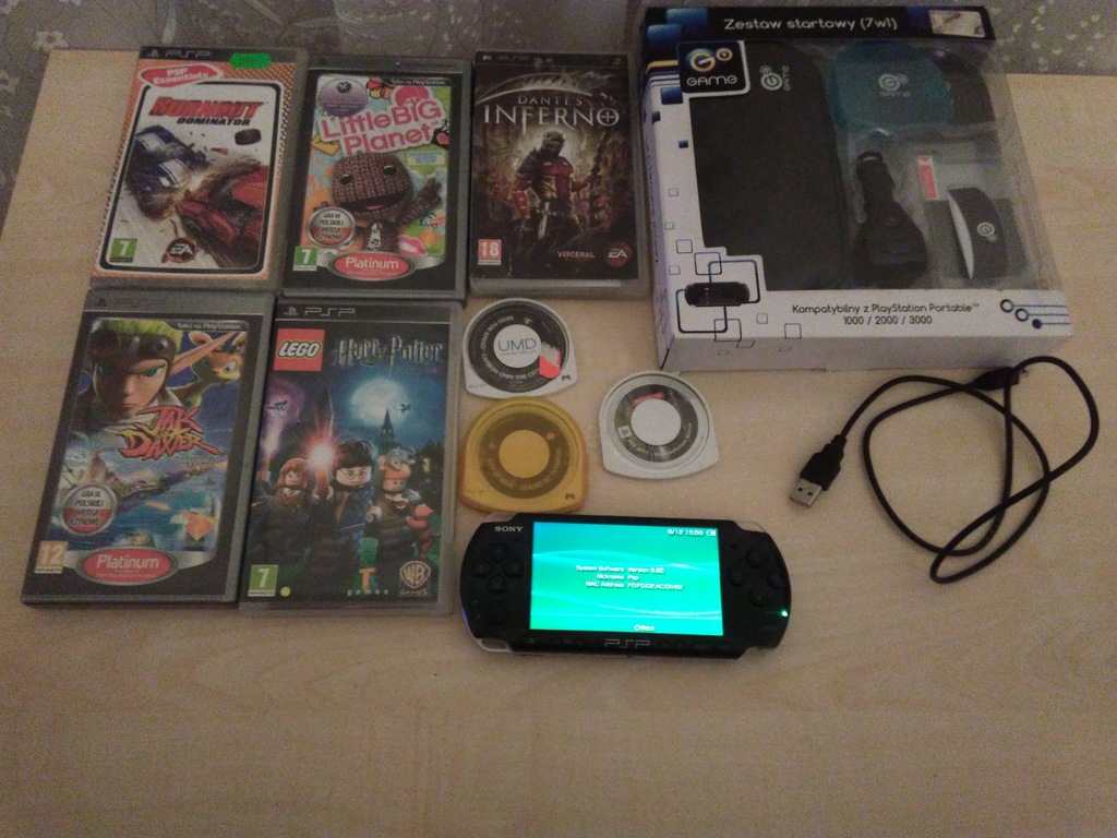 PSP 3004 SLIM + 4 GB + 8 GIER + AKCESORIA