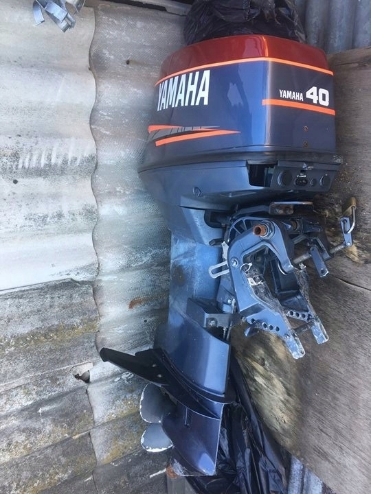 Silnik zaburtowy Yamaha 40 HP marine uszkodzony