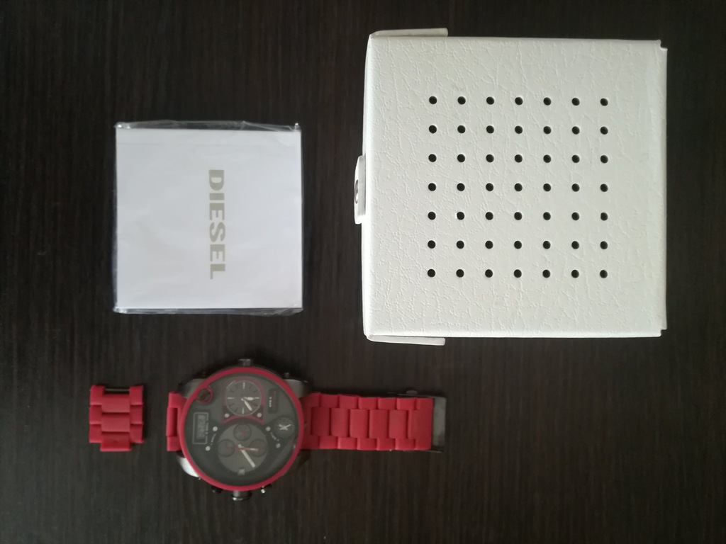 Czerwony zegarek Diesel DZ7370