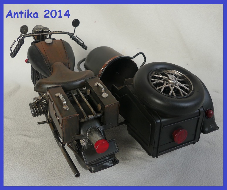 Metalowy MOTOR z koszem RETRO ruchome koła model