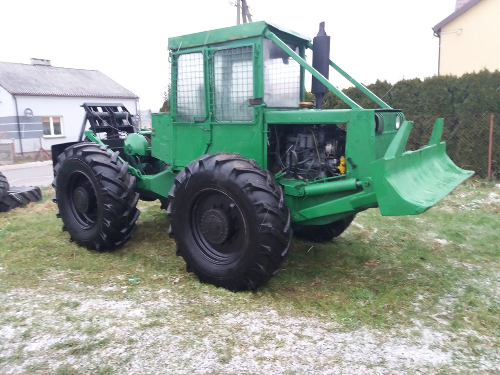 CIĄGNIK LEŚNY LKT 81 TURBO