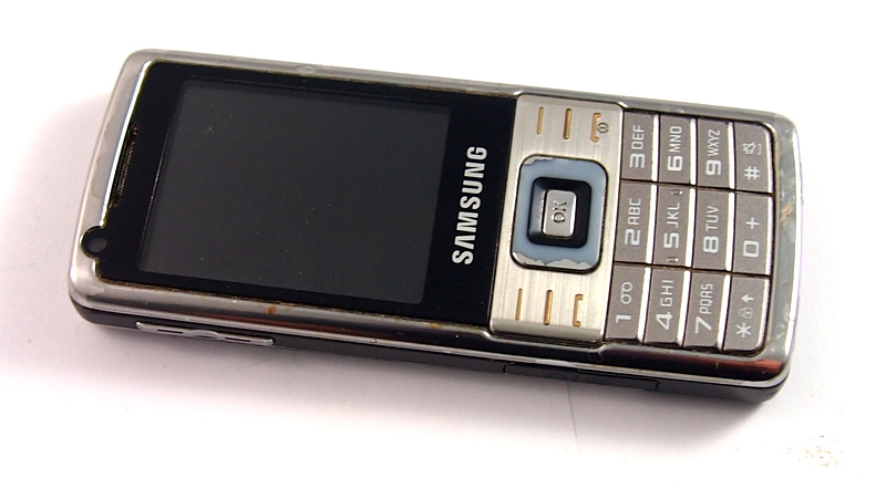 TELEFON SAMSUNG SGH-L700