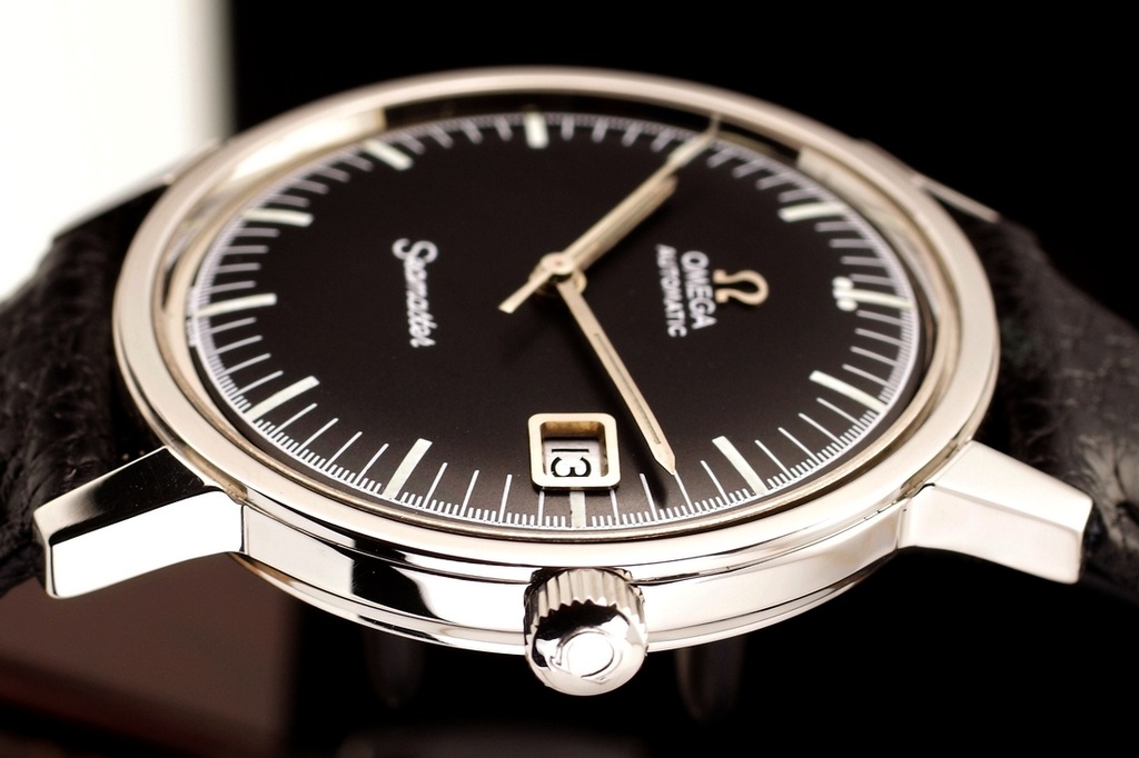 omega seamaster moon phase