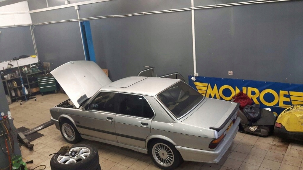 BMW E28 M535i DOGLEG