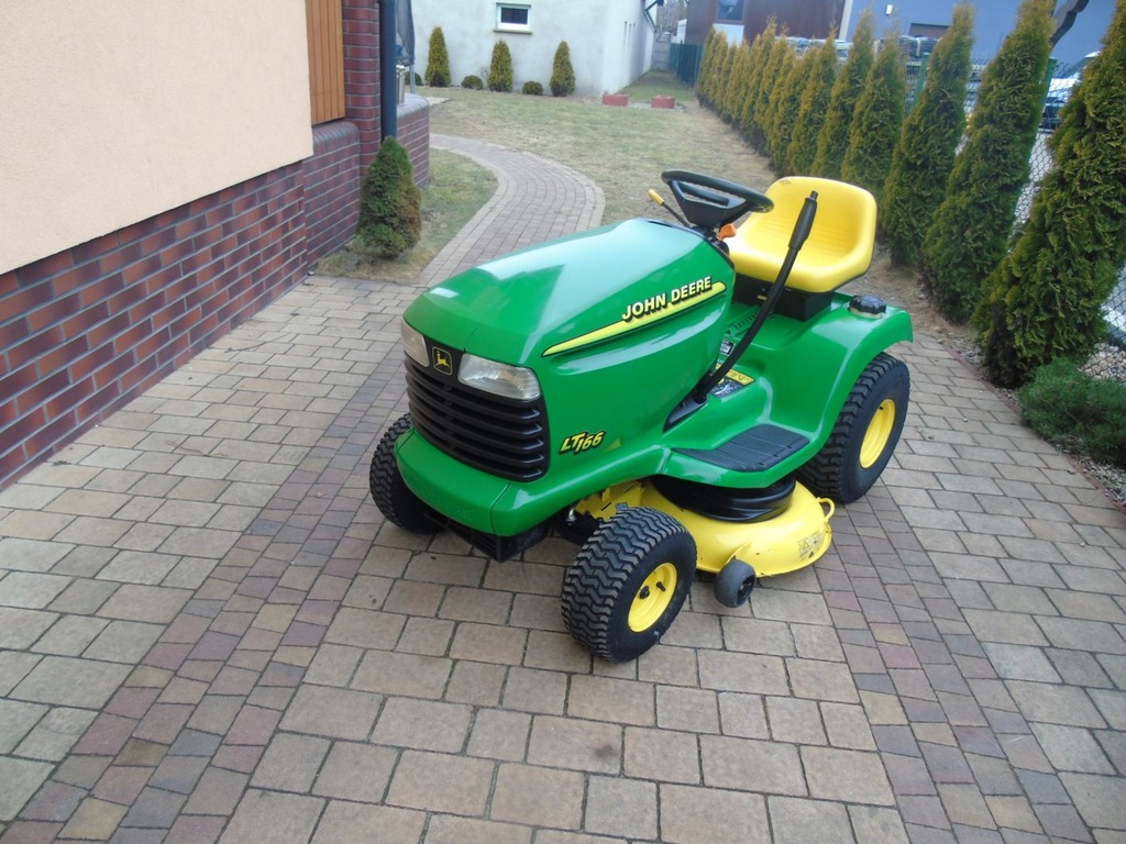 TRAKTOREK KOSIARKA JOHN DEERE LT 166  2 CYLINDROWY