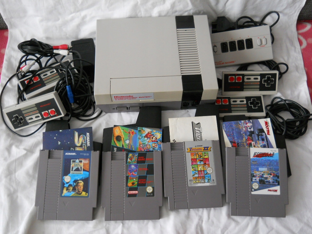 KONSOLA NINTENDO NES + GRY 4 szt + INNE