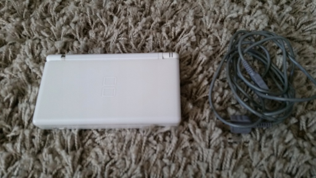Nintendo DS Lite z kablem do ładowania