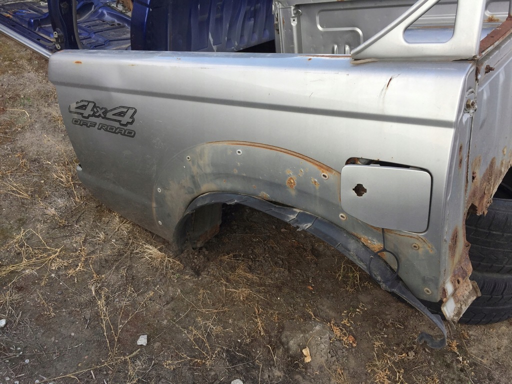 NISSAN NAVARA D22 BŁOTNIK PAKI PRAWY