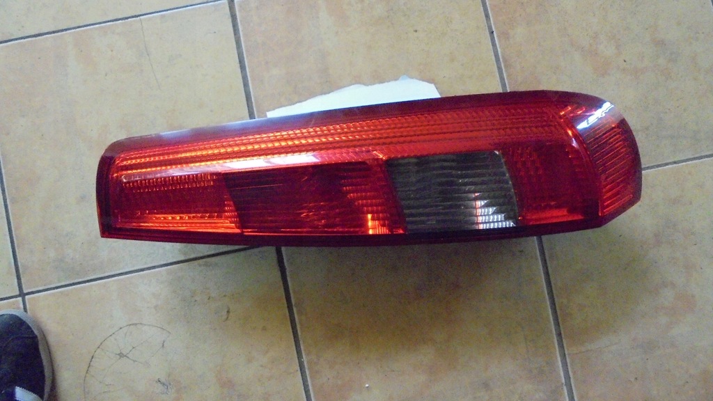 Lampa prawy tyl Ford Fiesta MK6 VI (2S6113N004AD