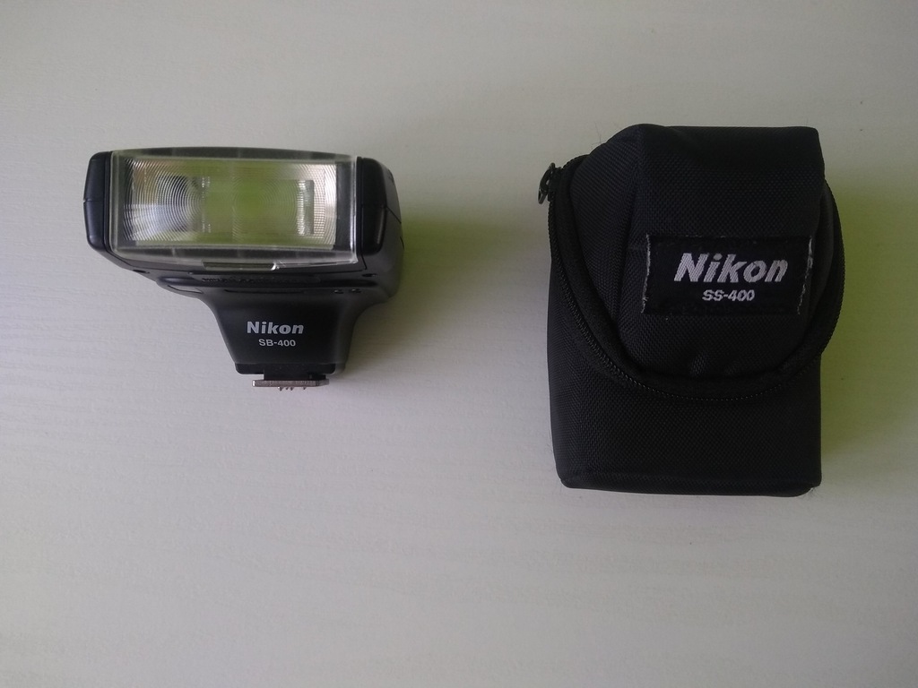 Lampa Nikon SB-400 + pokrowiec