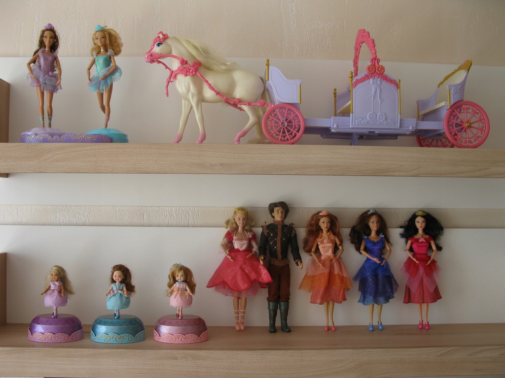 zestaw BARBIE 12 Tańczących Księżniczek 10 lalek