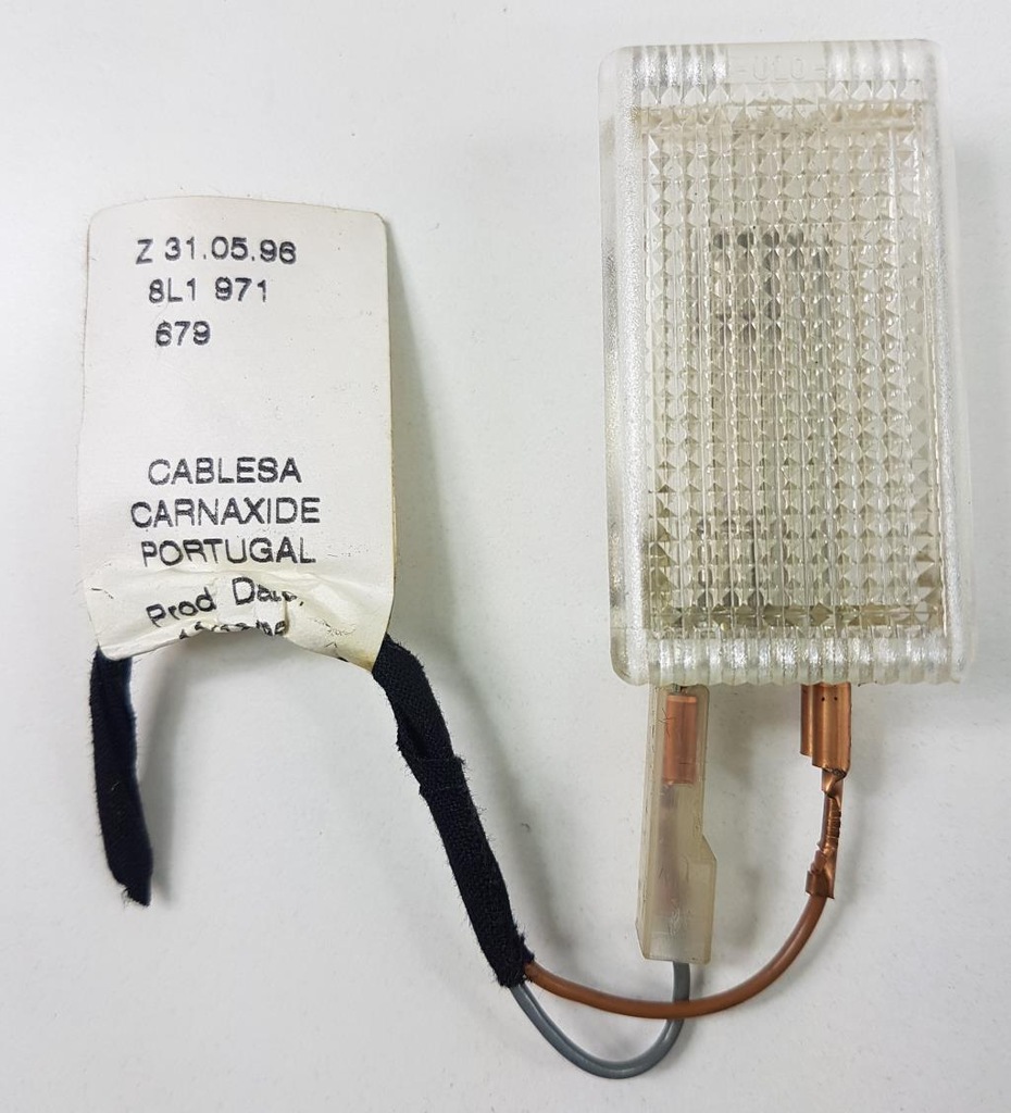 LAMPKA OŚWIETLENIE BAGAŻNIKA AUDI A3 8L 8L1971679