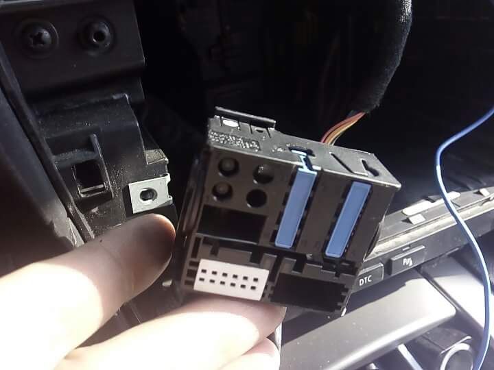 Doposażenie Aux Kabel Audio BMW e60 e61 12 pin