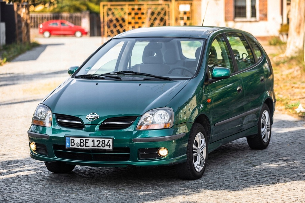 Nissan almera tino 2001