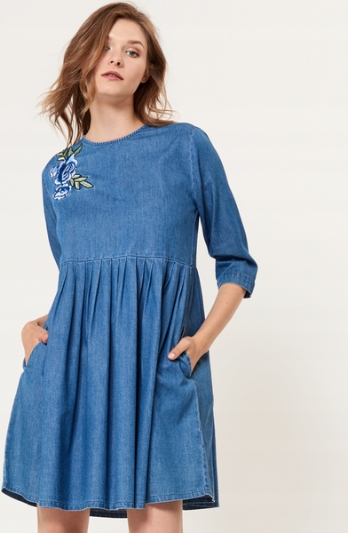 jeansowa sukienka ciążowa Mohito z haftem haft