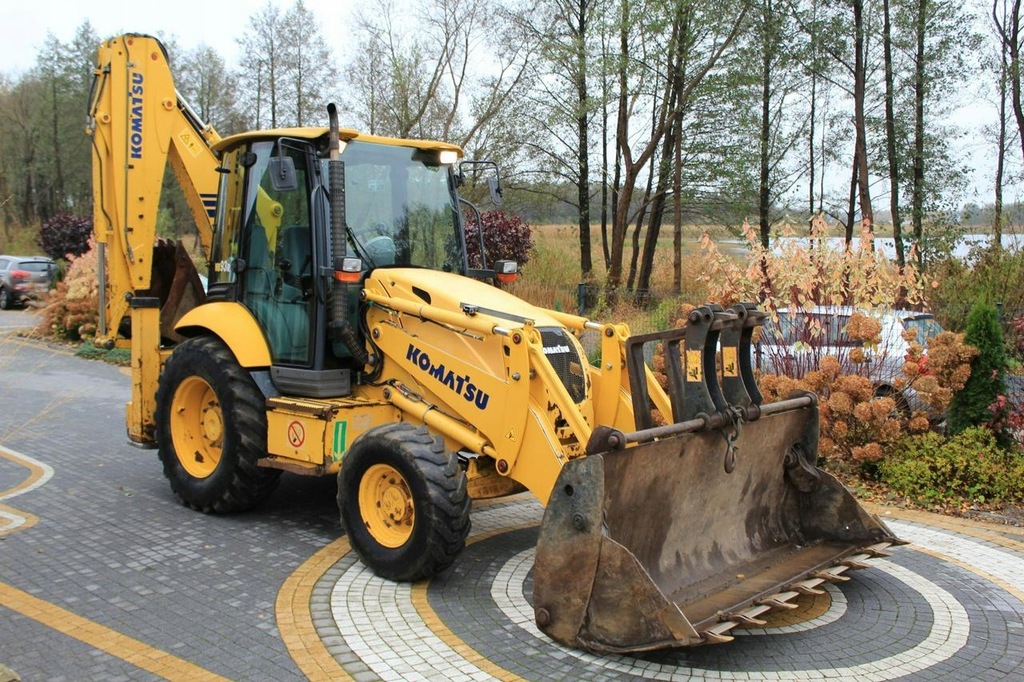 Koparko-ładowarka KOMATSU WB93R -5 / JAK JCB 3CX