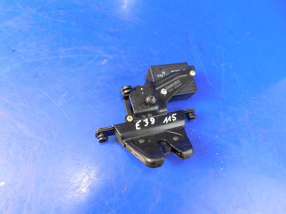 BMW E39 SEDAN ZAMEK KLAPY BAGAŻNIKA 8236897