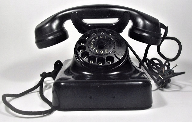 Stary telefon - W 48