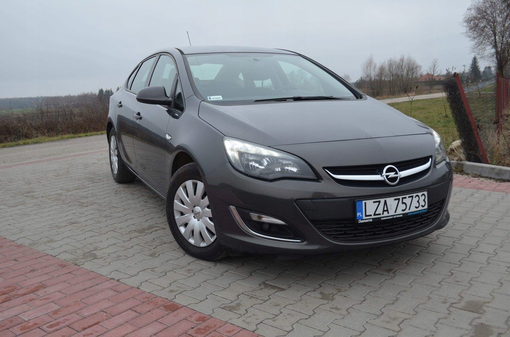 Opel astra j sedan