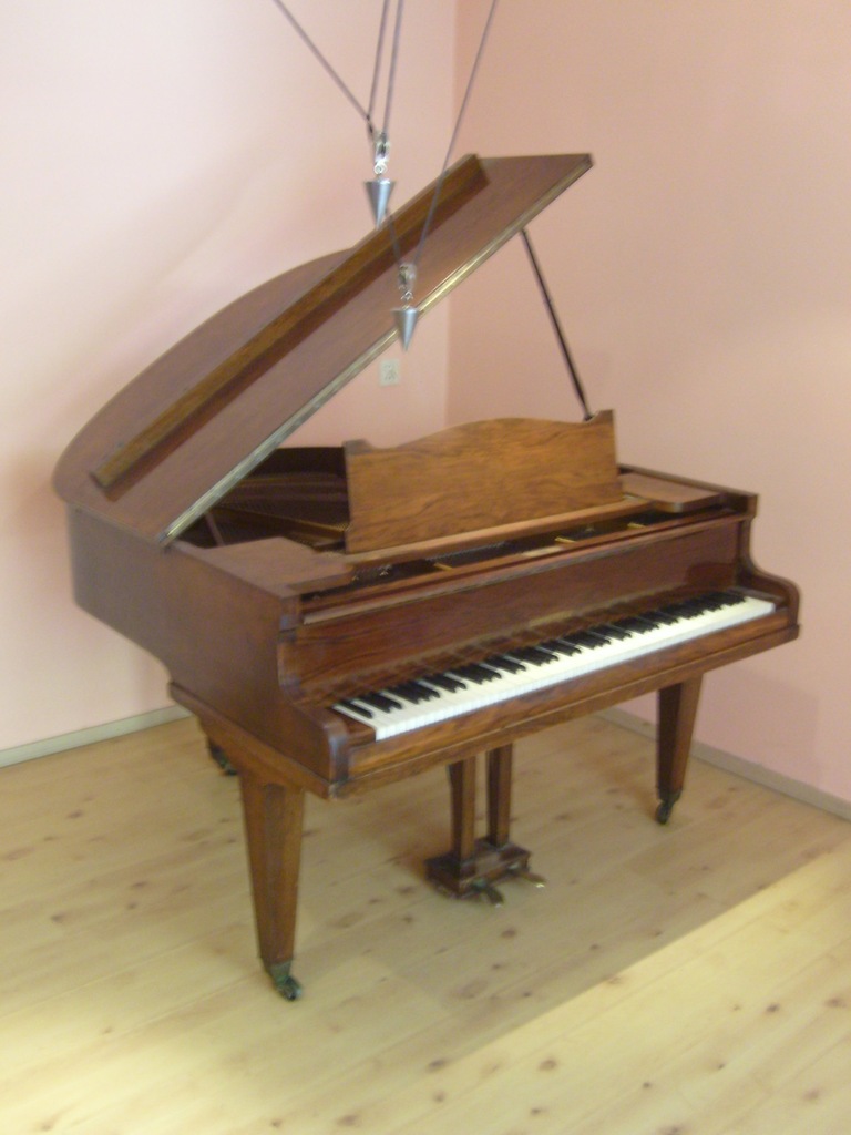 Sommerfeld gabinetowy fortepian