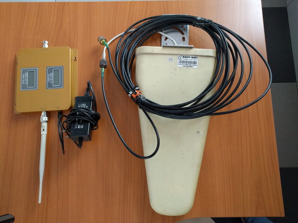 Wzmacniacz zasięgu DCS 1800 GSM 980 4G Z Anteną