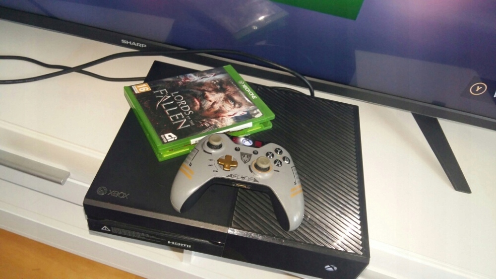 Xbox one gra i unikatowy pad tanio