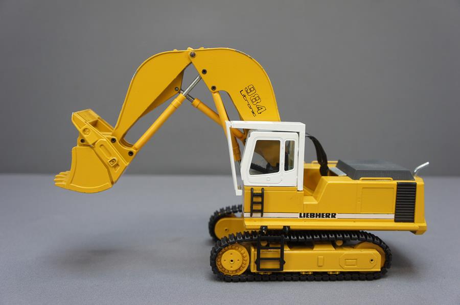 MINIATURA KOPARKA Z DUŻĄ ŁYŻKĄ LIEBHERR 984 !!!!