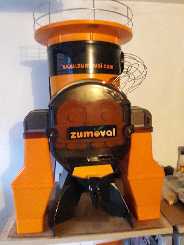 Zumoval - automatyczna wyciskarka do pomarańczy