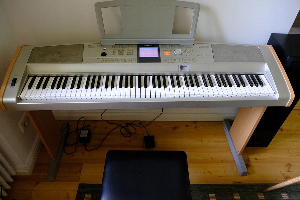 Yamaha DGX-505 With Stand And Bench Keyboard