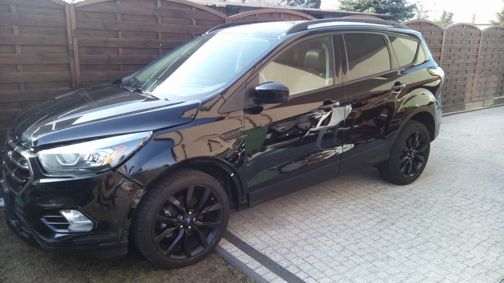 FORD  KUGA-BOGATA WERSJA