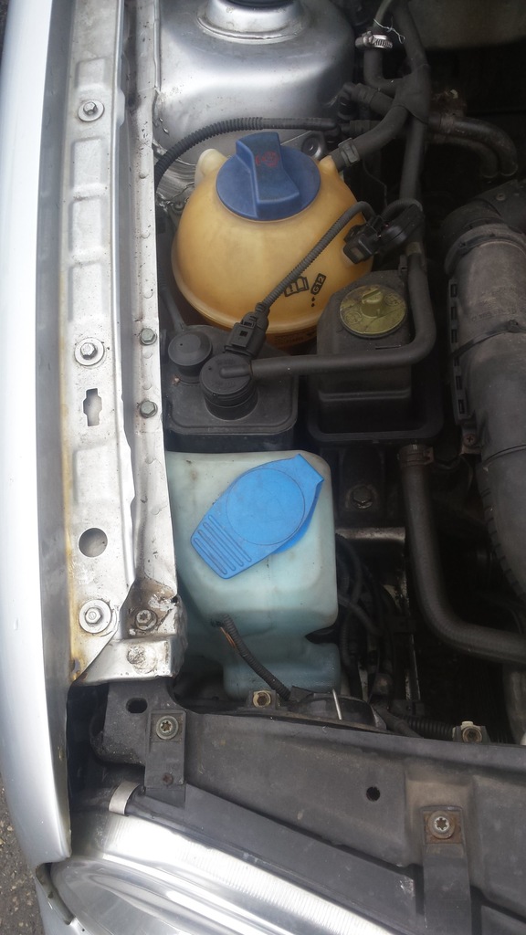 ZBIORNIK PŁYNU DO SPRYSKIWACZY GOLF 4 IV