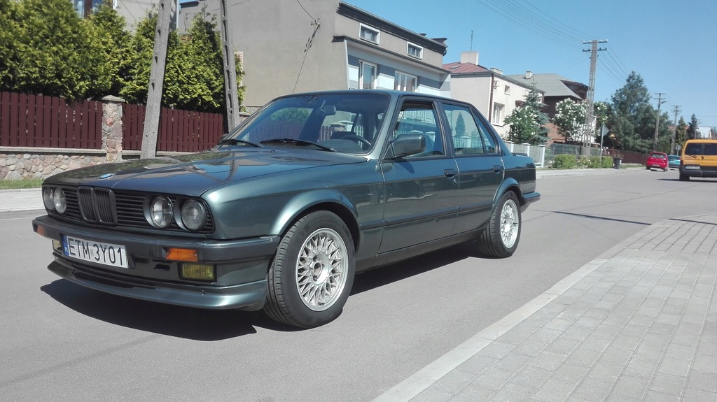 BMW E30 320