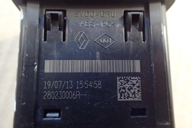GNIAZDO PORT USB AUX ORYGINA RENAULT ESPACE IV 14R