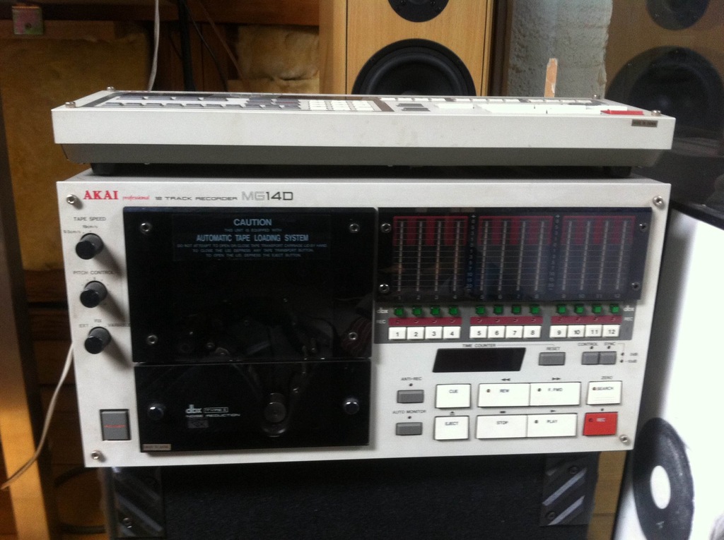 12 śladowy rekorder kasetow-AKAI MG 14D plus AKAI 