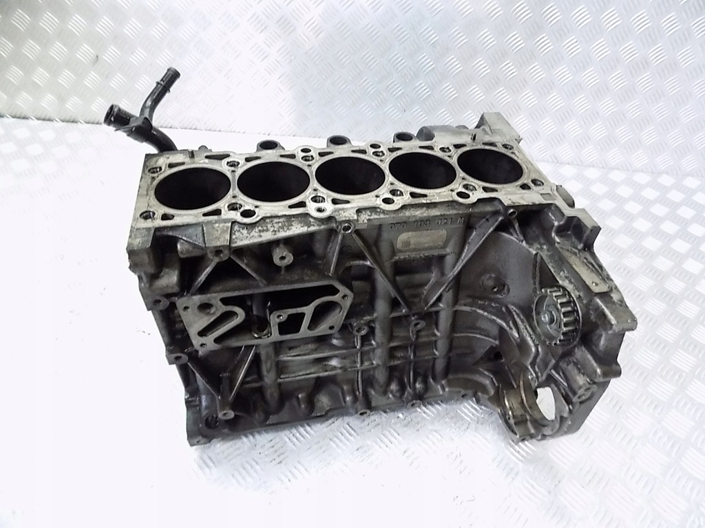 BLOK SILNIKA - VW TOUAREG I lift 2.5 TDI R5 BPE