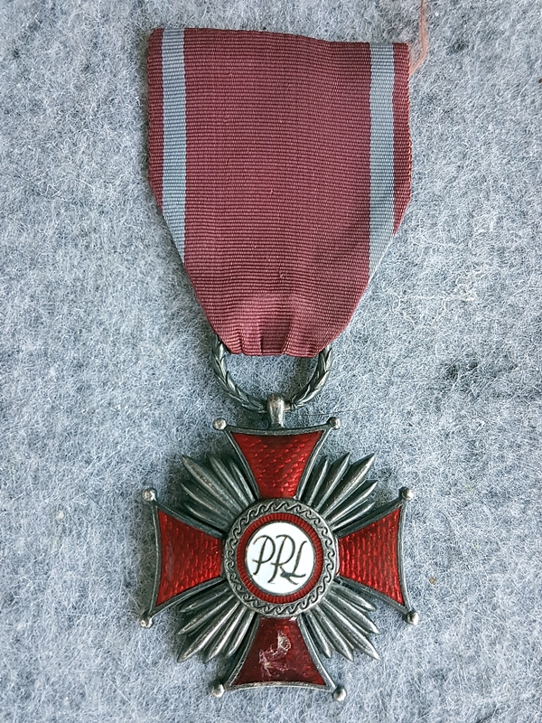 Srebrny Krzyż Zasługi PRL- cięty, sygnowany.