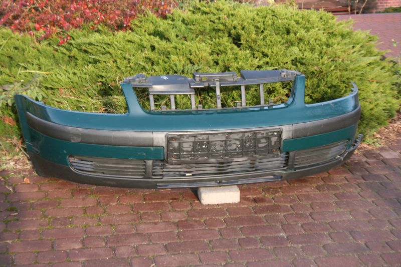 VW PASSAT B5 ZDERZAK PRZOD ZIELONY PRZED LIFTEM