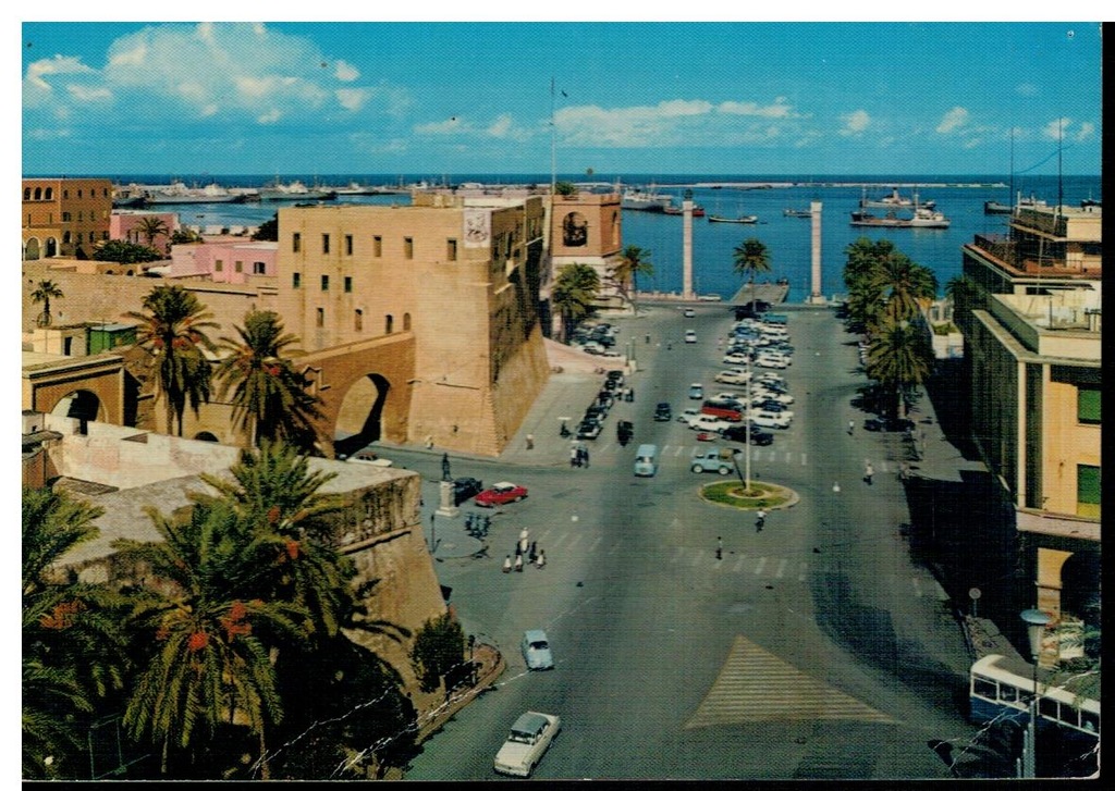 Pocztówka Libia Trypolis port plac Zamkowy statki